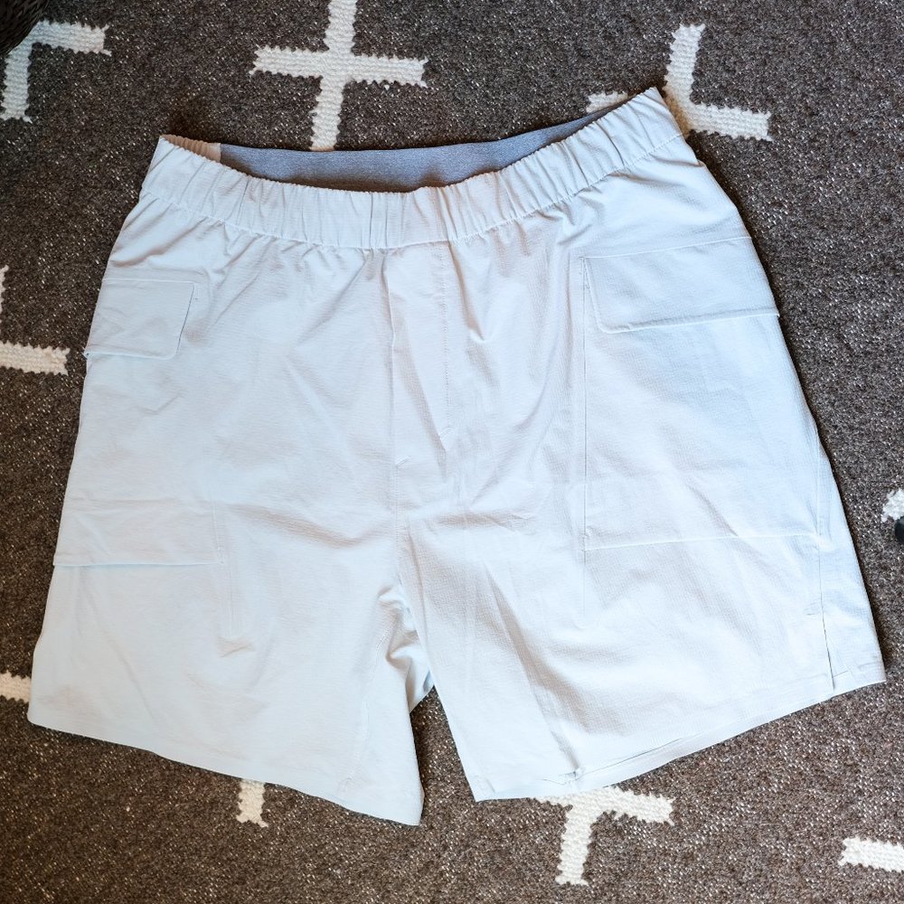 lululemon Diffraction Cargo Short - Medium, 6" Inseam, Vapor